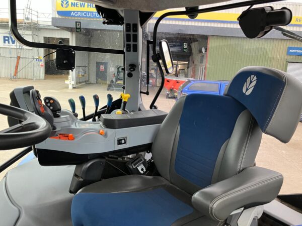 NEW HOLLAND T6.180 DC & MX U410 FRONT LOADER *EX DEMO* - Image 2