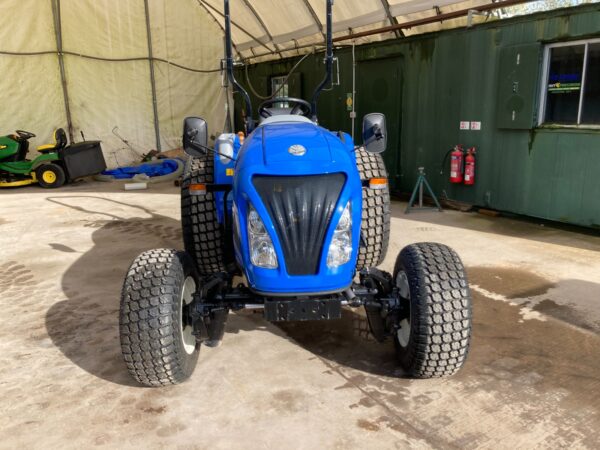 NEW HOLLAND BOOMER 55 - Image 2