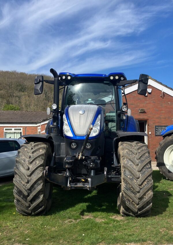 *EX HIRE* NEW HOLLAND T7.225 AUTO COMMAND - Image 2