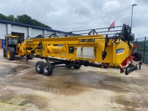 New Holland CX7.90 & 25ft Varifeed Header (Ex Demo) - Image 3