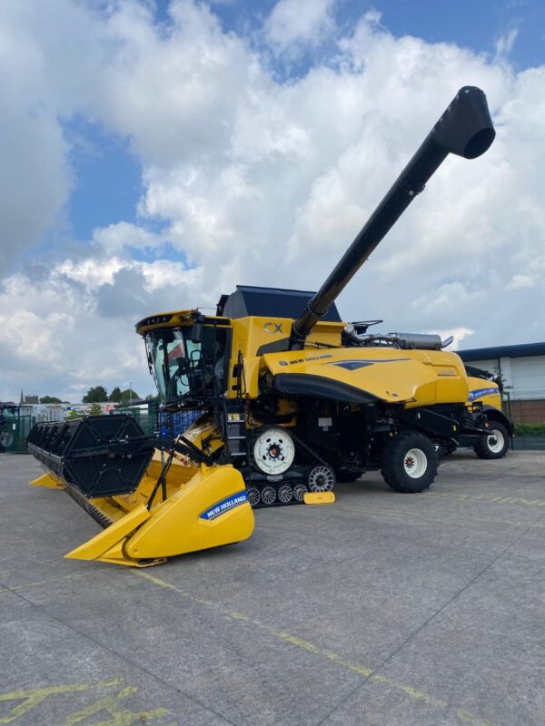 New Holland CX7.90 & 25ft Varifeed Header (Ex Demo)