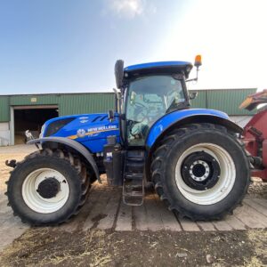 *Due in* New Holland T7.260 Auto Command