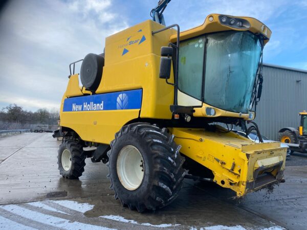 NEW HOLLAND CSX 7060 COMBINE HARVESTER - Image 2