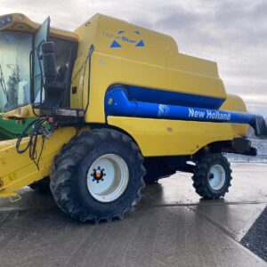 NEW HOLLAND CSX 7060 COMBINE HARVESTER