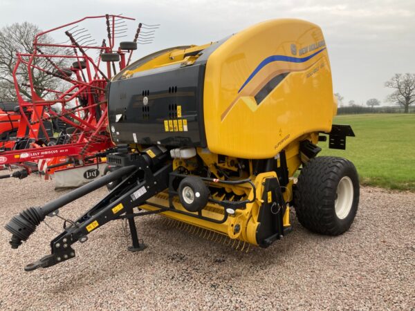 New Holland Roll Bar 150 SF Round Baler