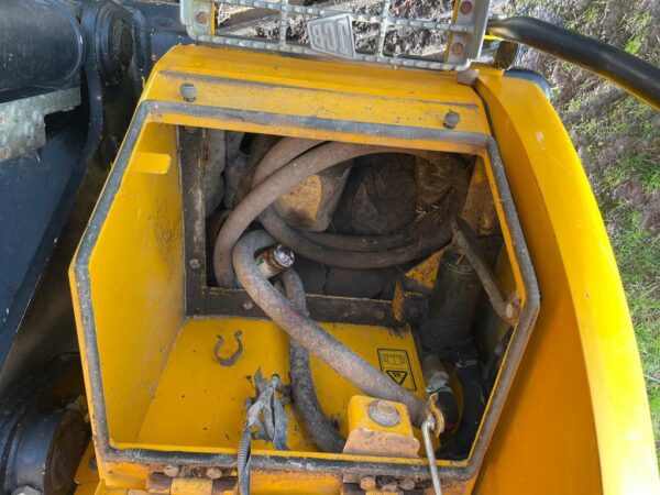 JCB JS 130 Excavator - Image 2