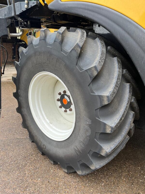New Holland CX5.90 & 20Ft Varifeed Header - Image 2