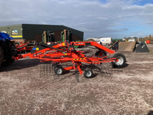 Kuhn GA8131 Twin Rotor Rake - Image 2