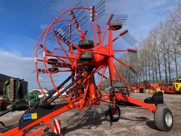 Kuhn GA8131 Twin Rotor Rake